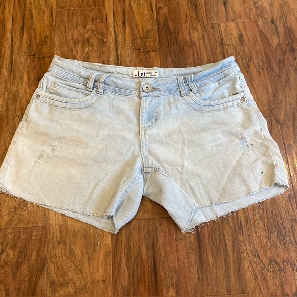 lei Pants - Vintage Women’s Lei Denim Distressed Cutoff Shorts, Size 11